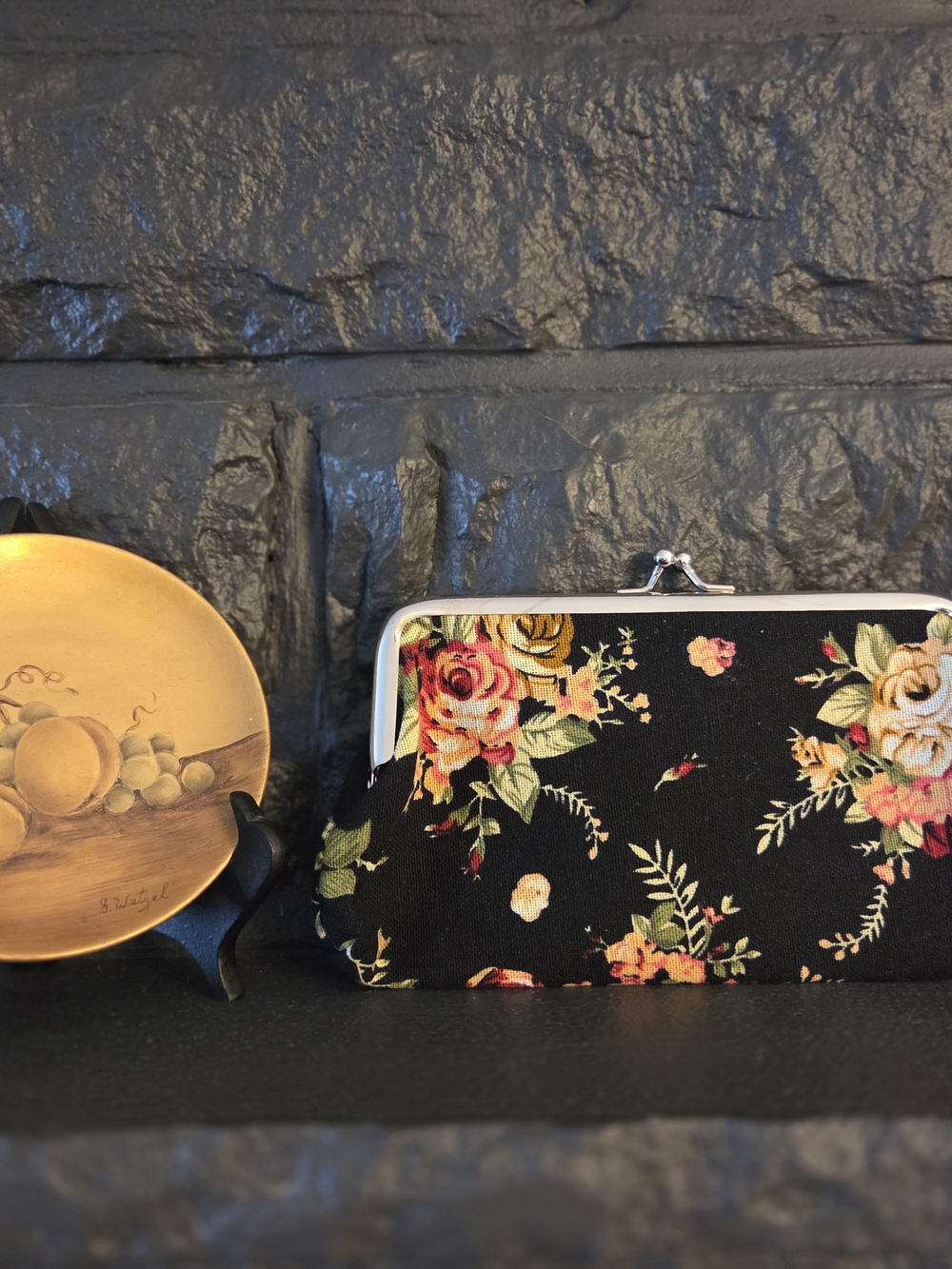 Floral Print Black Change Purse - Feminine Rose Pattern - Picture 3 of 3
